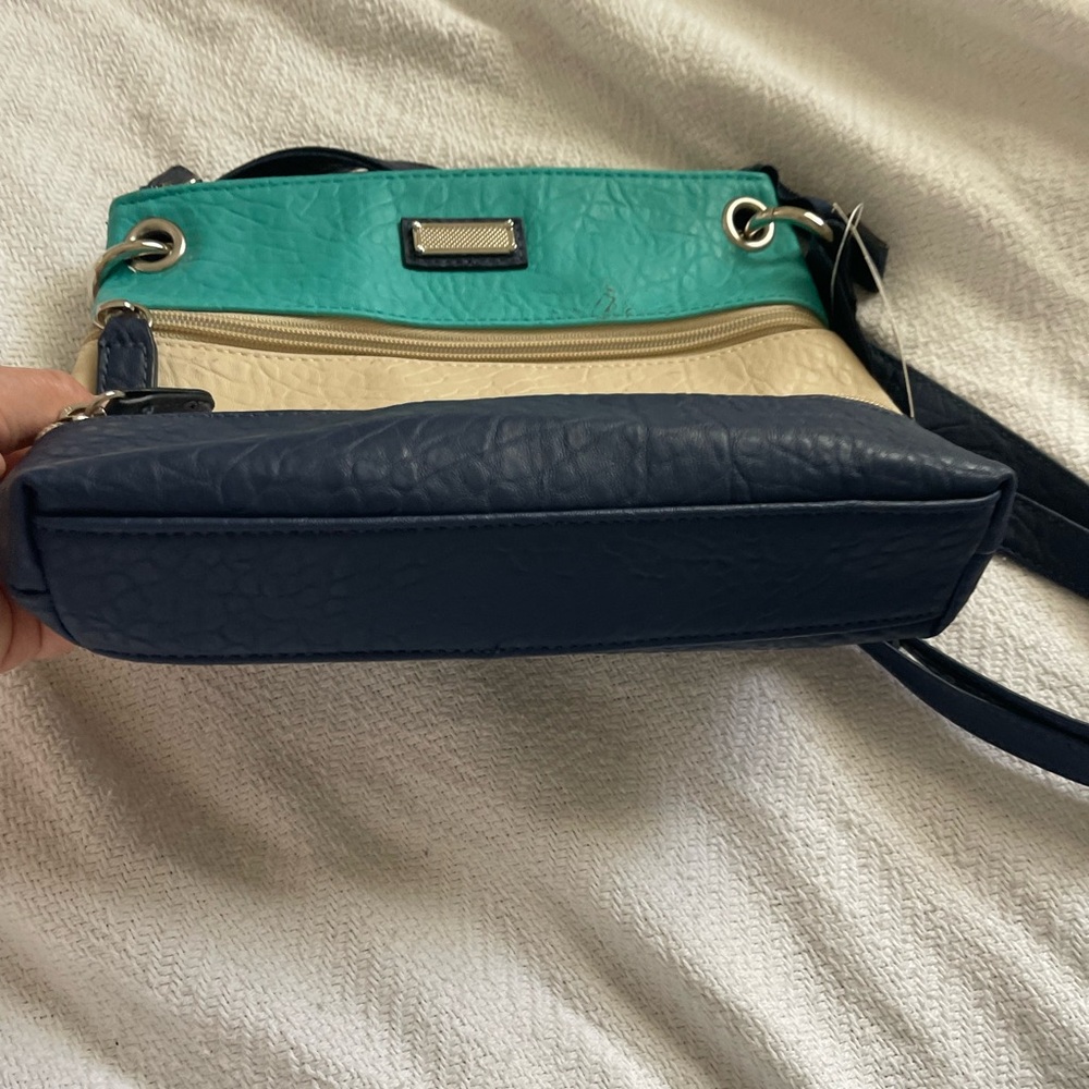 Van Heusen crossbody shoulder handbag. - Picture 6 of 7